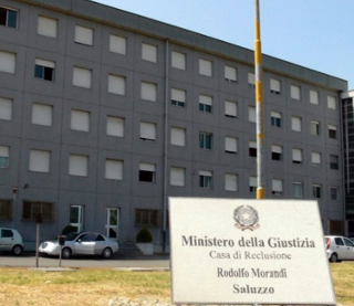 Sequestrati dieci cellulari nel carcere di Saluzzo